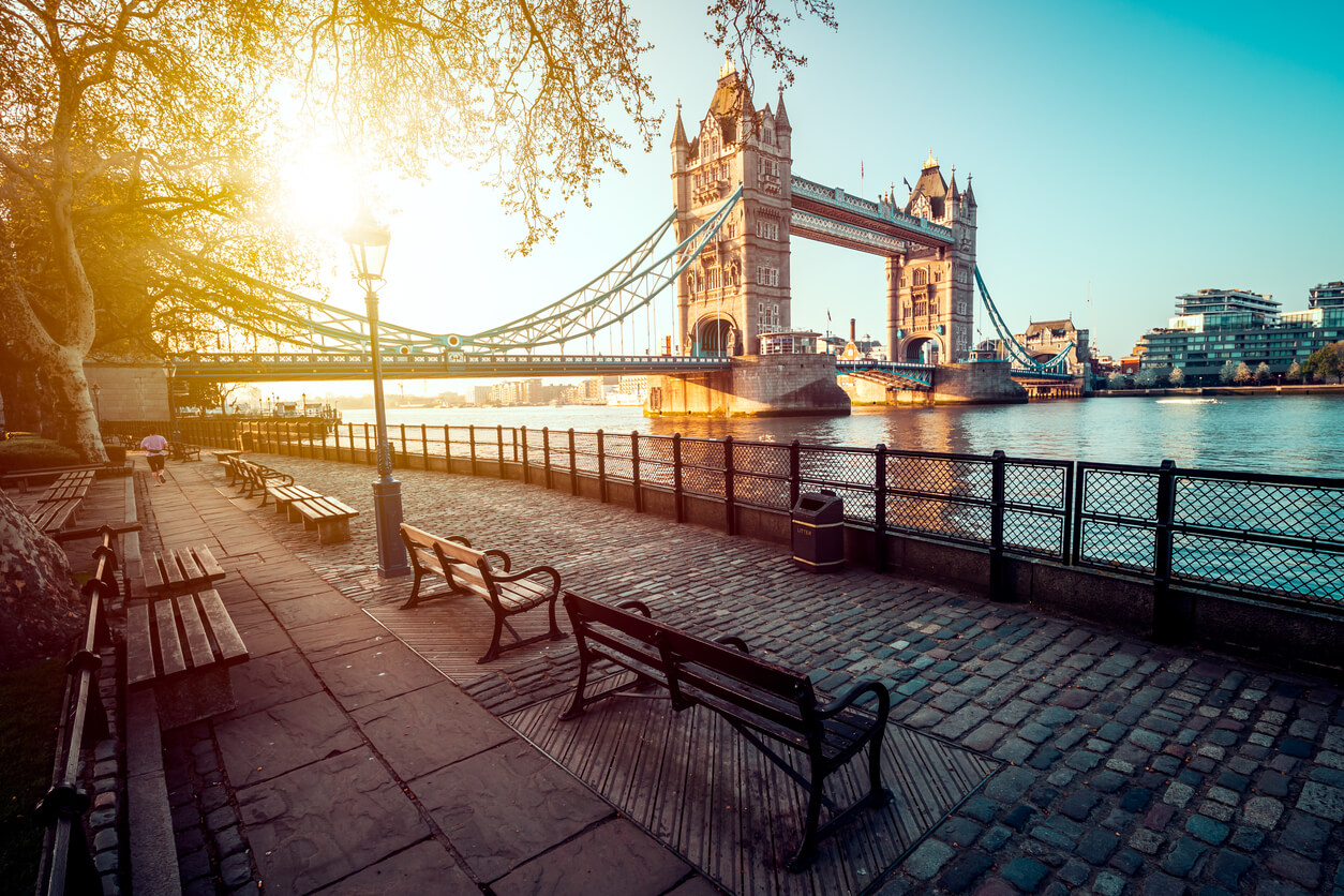 london-skyline-in-sunlight