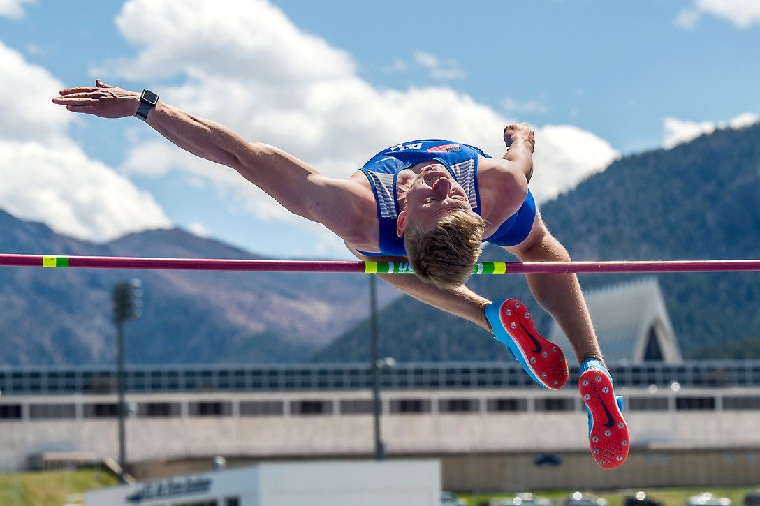 Титаны прыжки в высоту. Квадробика прыжок в высоту. 15 Stud High Jump.